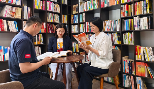翻開“城發(fā)”這本書，每一頁，都是鄭州的煙火與遠方